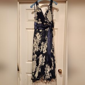 Jones Wear floral dress. Size 10. Navy with cream flowers